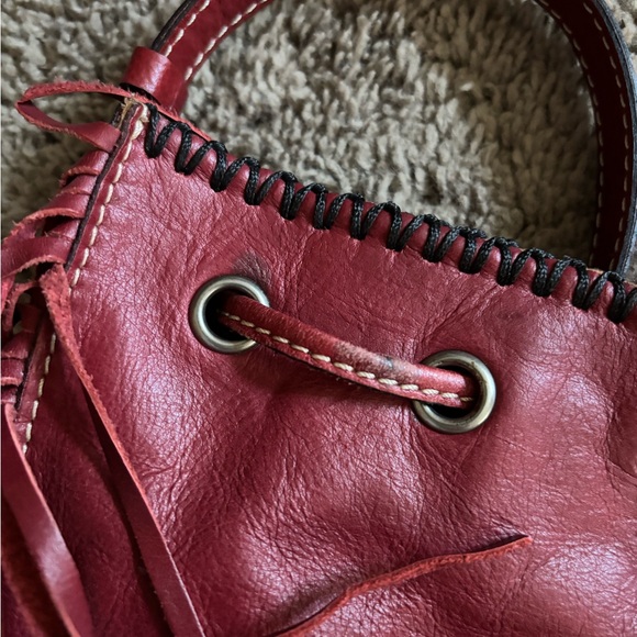 Patricia Nash Carrara fringe crossbody bag berry red - Picture 2 of 8